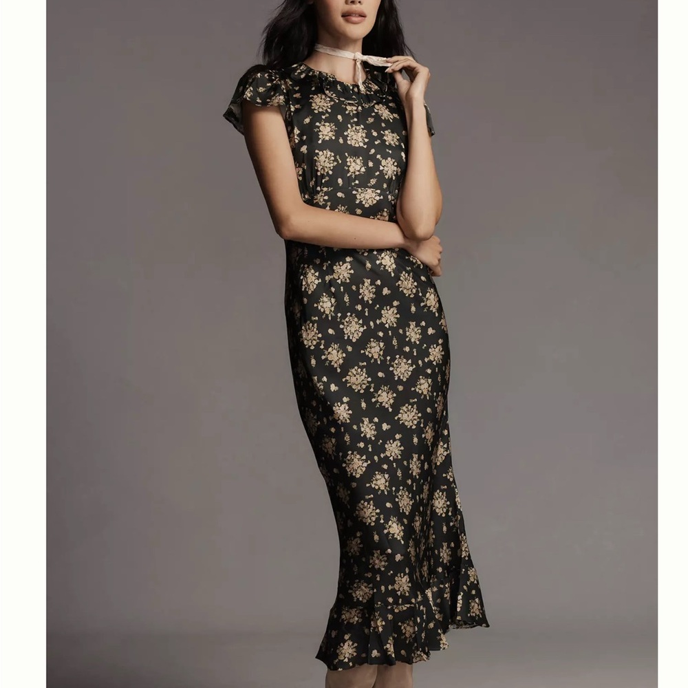 Ciao Lucia Crew Neck slim  midi dress